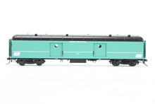 Load image into Gallery viewer, HO Brass Railworks PC - Penn Central B-60b Baggage Car w/Roof Vents Factory Painted