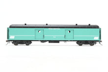 Load image into Gallery viewer, HO Brass Railworks PC - Penn Central B-60b Baggage Car w/Roof Vents Factory Painted