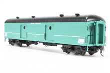 Load image into Gallery viewer, HO Brass Railworks PC - Penn Central B-60b Baggage Car w/Roof Vents Factory Painted
