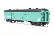 Load image into Gallery viewer, HO Brass Railworks PC - Penn Central B-60b Baggage Car w/Roof Vents Factory Painted