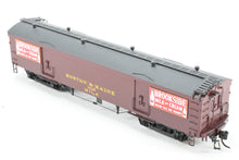 Load image into Gallery viewer, HO Brass Railworks B&M - Boston & Maine 4-Door Wood Milk Car 1700 Series Ice Cooled FP No. 1720