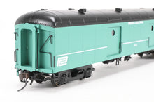Load image into Gallery viewer, HO Brass Railworks PC - Penn Central B-60b Baggage Car w/Roof Vents Factory Painted
