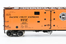 Load image into Gallery viewer, HO Brass CON CIL - Challenger Imports PFE - Pacific Fruit Express R-40-25 Refrigerator Car FP #2117