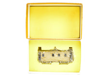 Load image into Gallery viewer, HO Brass Oriental Limited GN - Great Northern GN X627-X636 Caboose Less Cupola