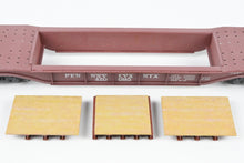 Load image into Gallery viewer, O Brass Alco Models PRR - Pennsylvania Railroad F33 Greenville Well Flat Custom Painted & Weathered No. 470095
