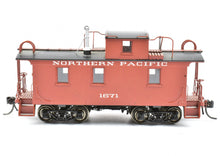 Load image into Gallery viewer, HO Brass W&R Enterprises NP - Northern Pacific 24' Wood Caboose #1600 Series Version 3 Painted
