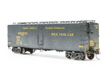 Load image into Gallery viewer, HO Brass PSC - Precision Scale Co. Various Roads GPEX 41' Pfaudler Steel Milk Tank Car Borden’s FP w/ Moderate Weathering REBOXX