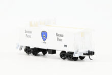 Load image into Gallery viewer, N Micro-Trains Line SP - Southern Pacific Police Caboose 2-Pack