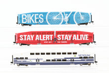 Load image into Gallery viewer, N Athearn Metrolink Bombardier Coach 3-Pack Special Edition "Bikes" and "Stay Alert Stay Alive" Cars - MISSING OUTER SLEEVE