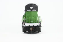 Load image into Gallery viewer, HO Athearn Genesis BN - Burlington Northern EMD SD60M "Tri-Clops" FP No.9234 w/Tsunami2 DCC & Sound