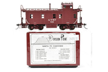 Load image into Gallery viewer, HO Brass DVP - Division Point AT&SF - Santa Fe Peaked Roof Caboose With Antenna FP #506