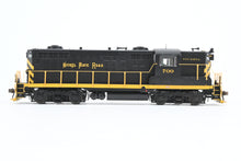 Load image into Gallery viewer, HO Athearn Genesis NKP - Nickel Plate Road EMD GP18 FP No. 700 w/ LED Lighting