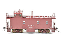 Load image into Gallery viewer, HO Brass CON DVP - Division Point AT&SF - Santa Fe Peaked Roof Caboose With Antenna FP