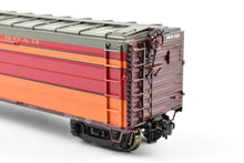 Load image into Gallery viewer, HO Brass Railway Classics MILW - Milwaukee Road 50' Passenger Express Boxcar Factory Painted 1948 Scheme #925