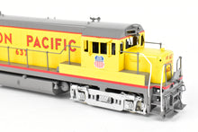 Load image into Gallery viewer, HO Brass Oriental Limited UP - Union Pacific GE U25B 2500 HP Low Hood (Intermediate) FP No. 637