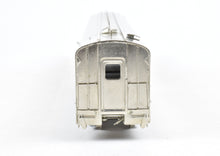Load image into Gallery viewer, HO Brass Oriental Limited CB&Q - Burlington Route Twin Cities Zephyr Diner 196-197
