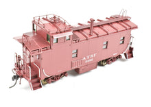 Load image into Gallery viewer, HO Brass CON DVP - Division Point AT&SF - Santa Fe Peaked Roof Caboose With Antenna FP