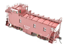 Load image into Gallery viewer, HO Brass CON DVP - Division Point AT&SF - Santa Fe Peaked Roof Caboose With Antenna FP