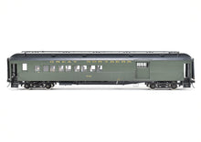 Load image into Gallery viewer, O Brass Oriental Limited GN - Great Northern H.W Combine/Caboose 557-586 CP #582