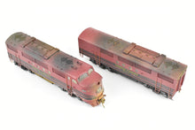 Load image into Gallery viewer, HO Brass Hallmark Models LV - Lehigh Valley EMD FT A/B Set CP w/Heavy Weathering