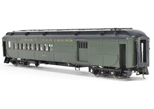Load image into Gallery viewer, O Brass Oriental Limited GN - Great Northern H.W Combine/Caboose 557-586 CP #582