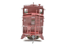 Load image into Gallery viewer, HO Brass CON DVP - Division Point AT&SF - Santa Fe Peaked Roof Caboose With Antenna FP
