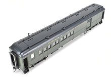 Load image into Gallery viewer, O Brass Oriental Limited GN - Great Northern H.W Combine/Caboose 557-586 CP #582