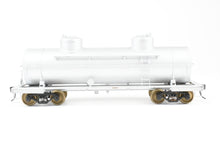 Load image into Gallery viewer, O Brass U.S. Hobbies Various Roads 8,000 Gallon Double-Dome Tank Car CP NOT LETTERED