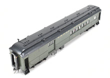 Load image into Gallery viewer, O Brass Oriental Limited GN - Great Northern H.W Combine/Caboose 557-586 CP #582