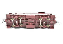 Load image into Gallery viewer, HO Brass CON DVP - Division Point AT&SF - Santa Fe Peaked Roof Caboose With Antenna FP