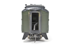 Load image into Gallery viewer, O Brass Oriental Limited GN - Great Northern H.W Combine/Caboose 557-586 CP #582