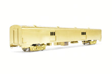 Load image into Gallery viewer, HO Brass Oriental Limited NP - Northern Pacific North Coast Limited Water Baggage Car #400 w/o Skirts