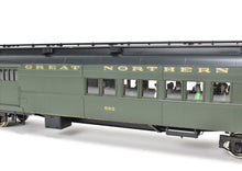 Load image into Gallery viewer, O Brass Oriental Limited GN - Great Northern H.W Combine/Caboose 557-586 CP #582