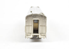 Load image into Gallery viewer, HO Brass Oriental Limited CB&Q - Burlington Route Twin Cities Zephyr Coach