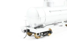 Load image into Gallery viewer, O Brass U.S. Hobbies Various Roads 8,000 Gallon Double-Dome Tank Car CP NOT LETTERED