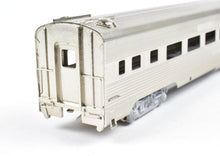 Load image into Gallery viewer, HO Brass Oriental Limited CB&Q - Burlington Route Twin Cities Zephyr Coach