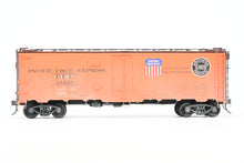 Load image into Gallery viewer, O Brass PSC - Precision Scale Co. PFE - Pacific Fruit Express 40’ Steel Reefer with Wood Roof Walk Circa 1945 CP No. 45867