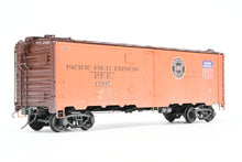 Load image into Gallery viewer, O Brass PSC - Precision Scale Co. PFE - Pacific Fruit Express 40’ Steel Reefer with Wood Roof Walk Circa 1945 CP No. 45867