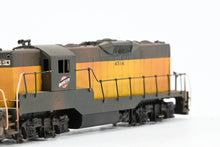 Load image into Gallery viewer, N Brass Hallmark Models C&NW - Chicago & North Western EMD GP-9 Standard Version with Removable Dynamic Brakes Custom Painted & Weathered No. 4514