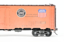 Load image into Gallery viewer, O Brass PSC - Precision Scale Co. PFE - Pacific Fruit Express 40’ Steel Reefer with Wood Roof Walk Circa 1945 CP No. 45867