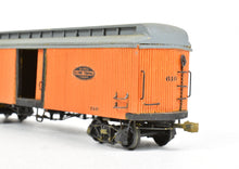Load image into Gallery viewer, HO La Belle Woodworking IT - Illinois Terminal Freight/Baggage Trailer Built and Painted #610