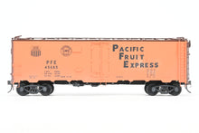 Load image into Gallery viewer, O Brass PSC - Precision Scale Co. PFE - Pacific Fruit Express 40’ Steel Reefer with Wood Roof Walk Circa 1945 CP No. 45885
