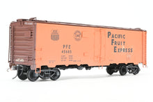 Load image into Gallery viewer, O Brass PSC - Precision Scale Co. PFE - Pacific Fruit Express 40’ Steel Reefer with Wood Roof Walk Circa 1945 CP No. 45885