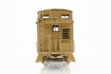 Load image into Gallery viewer, HO Brass Oriental Limited GN - Great Northern 25 Foot Caboose