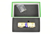 Load image into Gallery viewer, HO Brass OMI - Overland Models, Inc. D&H - Delaware & Hudson Bay Window Caboose #35816 (Ex. C 371-380)