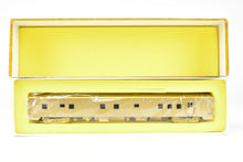 Load image into Gallery viewer, HO Brass Oriental Limited NP - Northern Pacific North Coast Limited Mail-Dorm #425 w/o Skirts