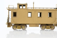 Load image into Gallery viewer, HO Brass Oriental Limited GN - Great Northern 25 Foot Caboose