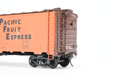 Load image into Gallery viewer, O Brass PSC - Precision Scale Co. PFE - Pacific Fruit Express 40’ Steel Reefer with Wood Roof Walk Circa 1945 CP No. 45885