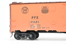 Load image into Gallery viewer, O Brass PSC - Precision Scale Co. PFE - Pacific Fruit Express 40’ Steel Reefer with Wood Roof Walk Circa 1945 CP No. 45885