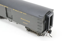 Load image into Gallery viewer, HO Brass Beaver Creek SP - Southern Pacific Silk and Tea Car FP No. 6617 REBOXX